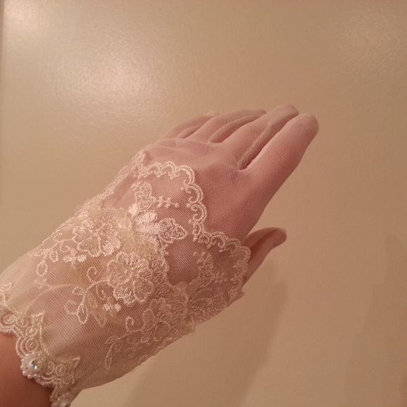 Wedding gloves - Picture 2 of 4